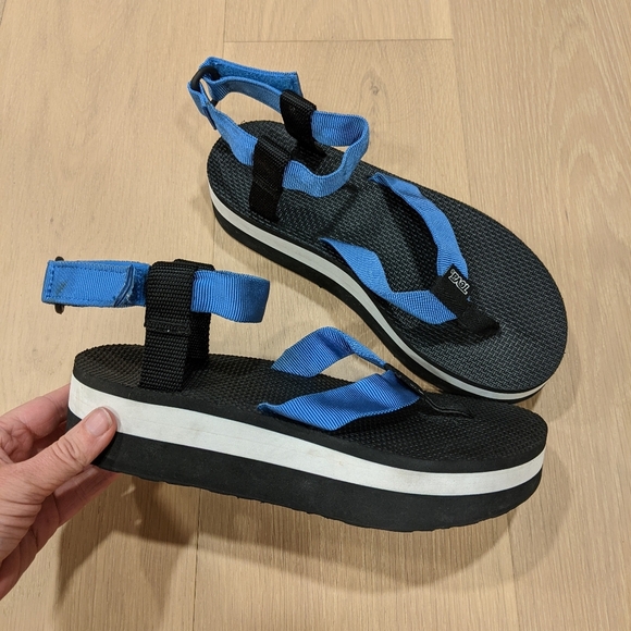 Woman's platform Teva sandals - Picture 10 of 15